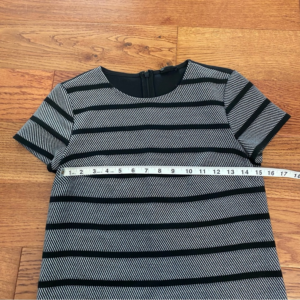 Ann Taylor striped shift dress short sleeve black white petite - Picture 7 of 7